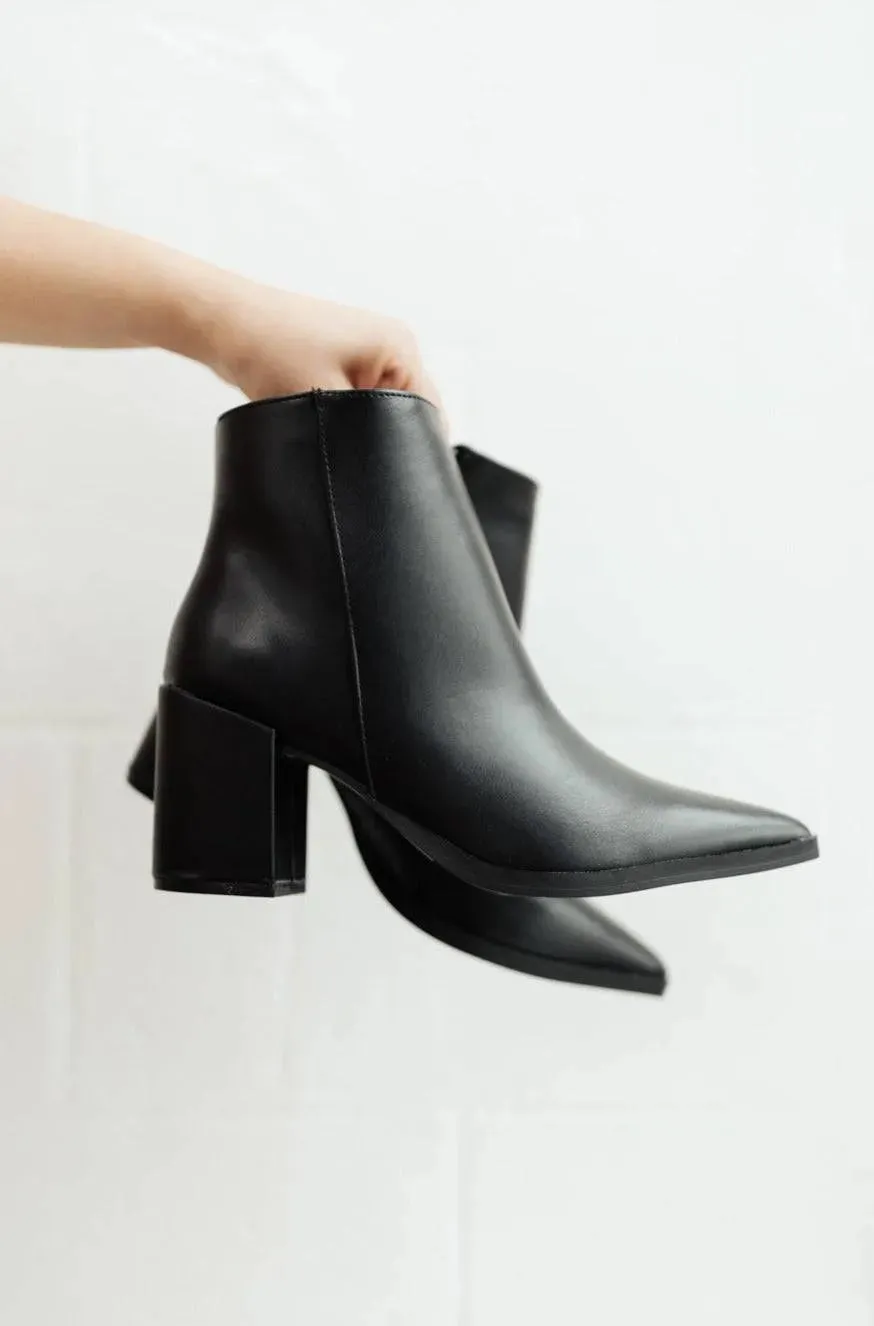 Chic Black Pointed Toe Ankle Boots